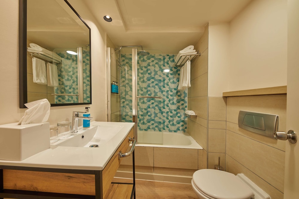 Double Room, Balcony, Partial Sea View - Photo 5