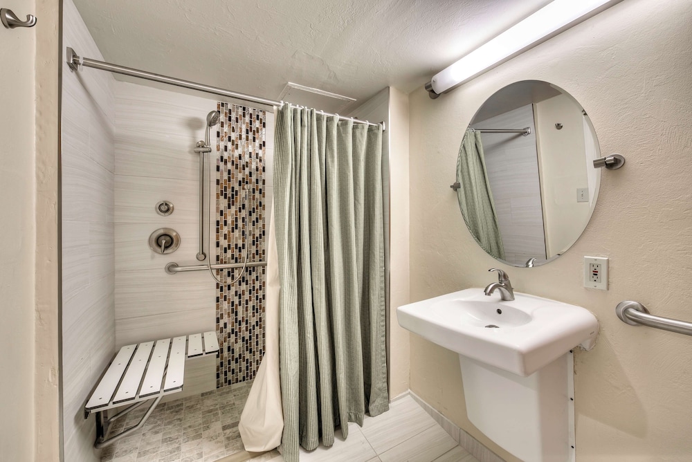 Room, 2 Double Beds, Accessible, Balcony (Roll-In Shower) - Photo 5