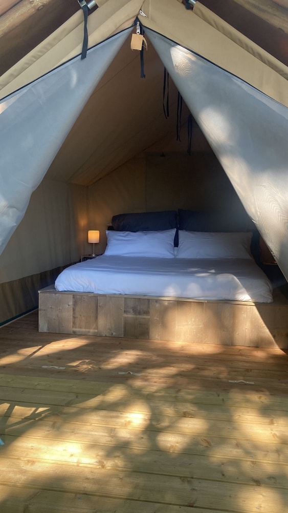 Basic Tent photo 1