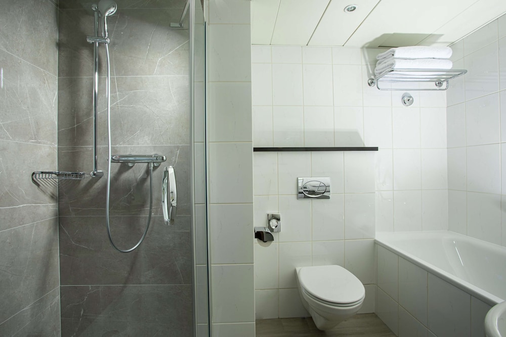 Executive Suite, 1 King Bed - Photo 10