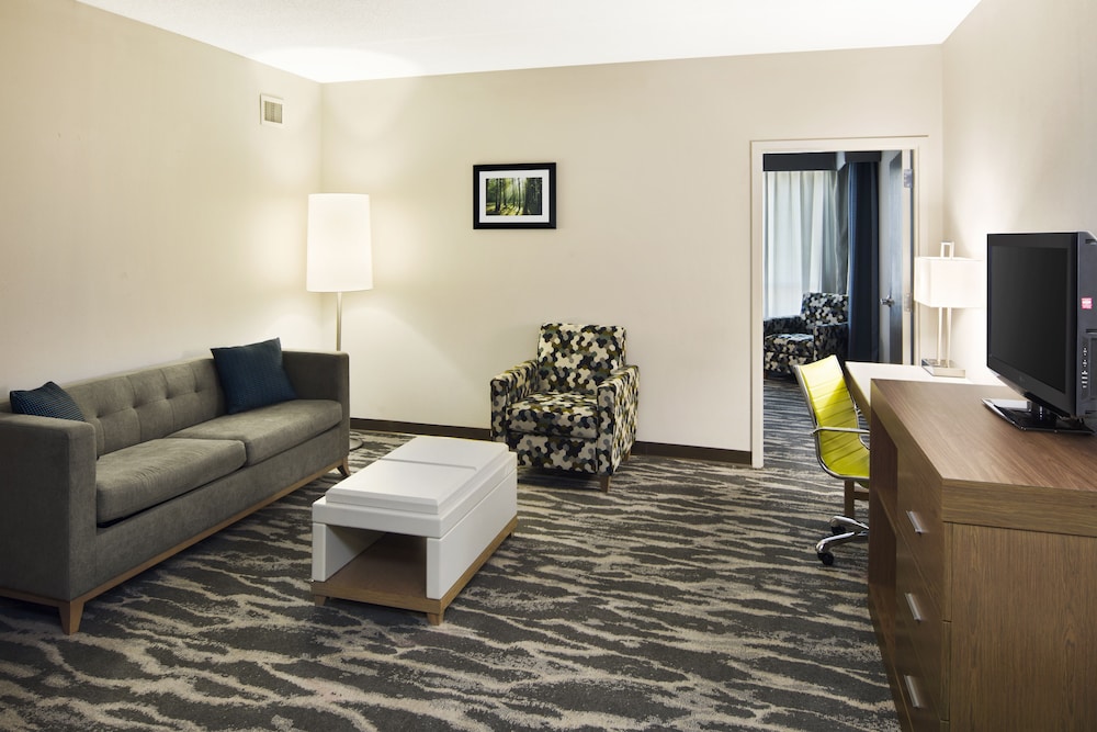 Suite, 2 Bedrooms - Photo 1