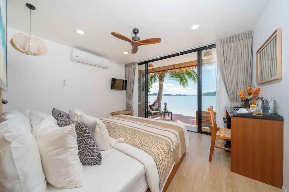 Premier Room, Sea View, Beachfront photo 1