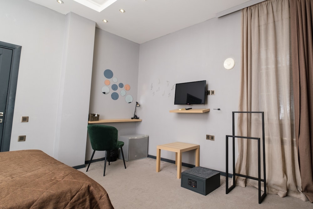 Twin Room - Photo 8