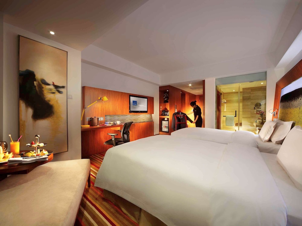 Premier Twin Room, 2 Twin Beds, Executive Level - Photo 3