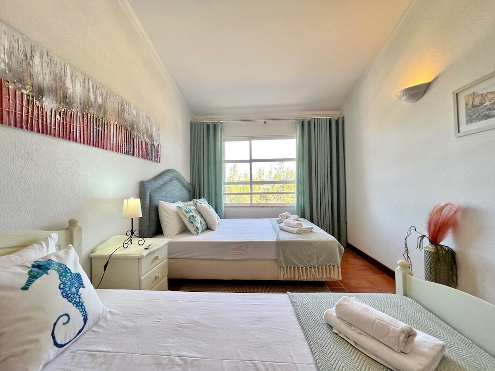 Apartment, 2 Bedrooms, Pool Access photo 1