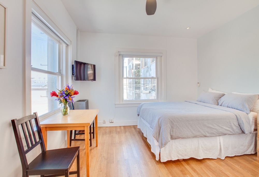 Studio Suite, Street view