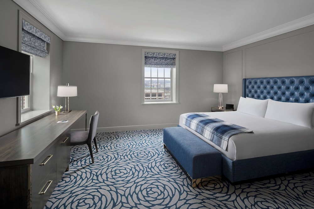 Executive Suite, 1 King Bed - Photo 1