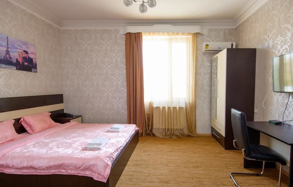 Family Room, 2 Bedrooms