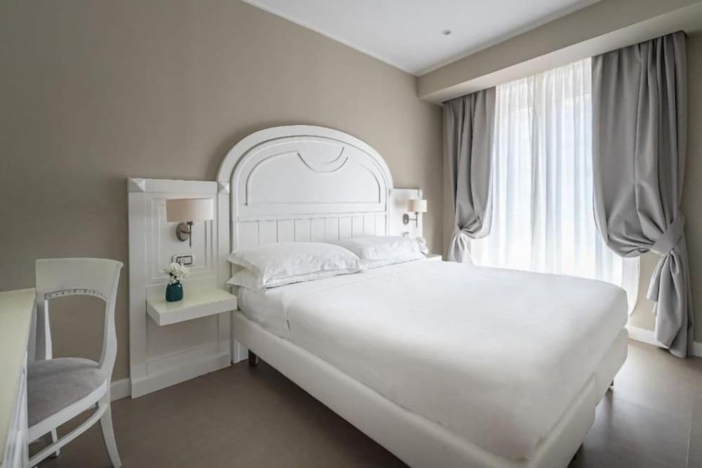 Classic Double Room, Balcony, Pool View