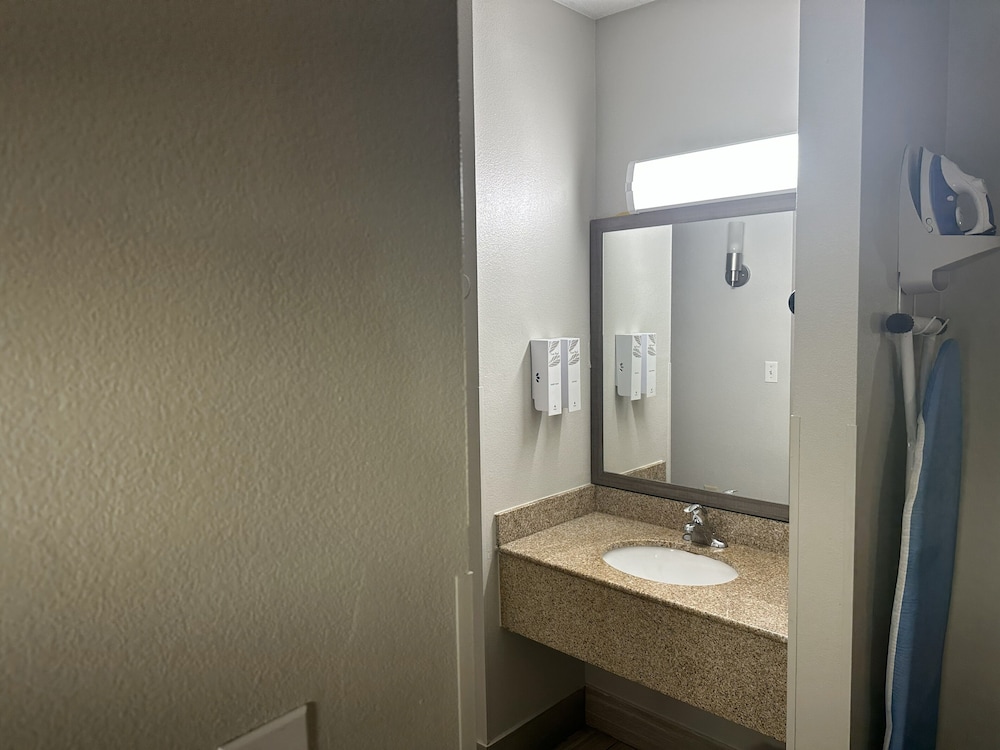 Suite, 1 King Bed, Non Smoking - Photo 10