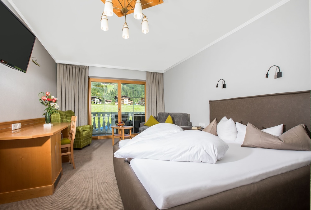 Deluxe Double Room, Balcony photo 1