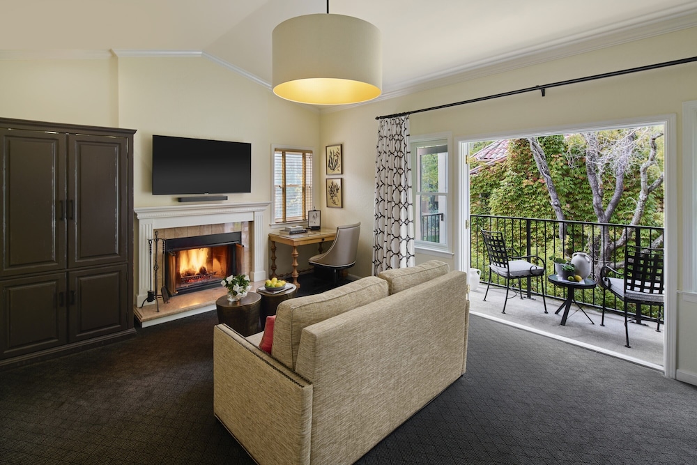 Suite, 1 King Bed with Sofa bed, Patio, Vineyard View - Photo 3