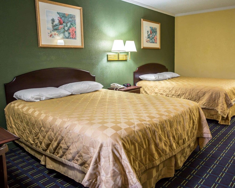 Standard Room, 2 Double Beds, Non Smoking photo 3
