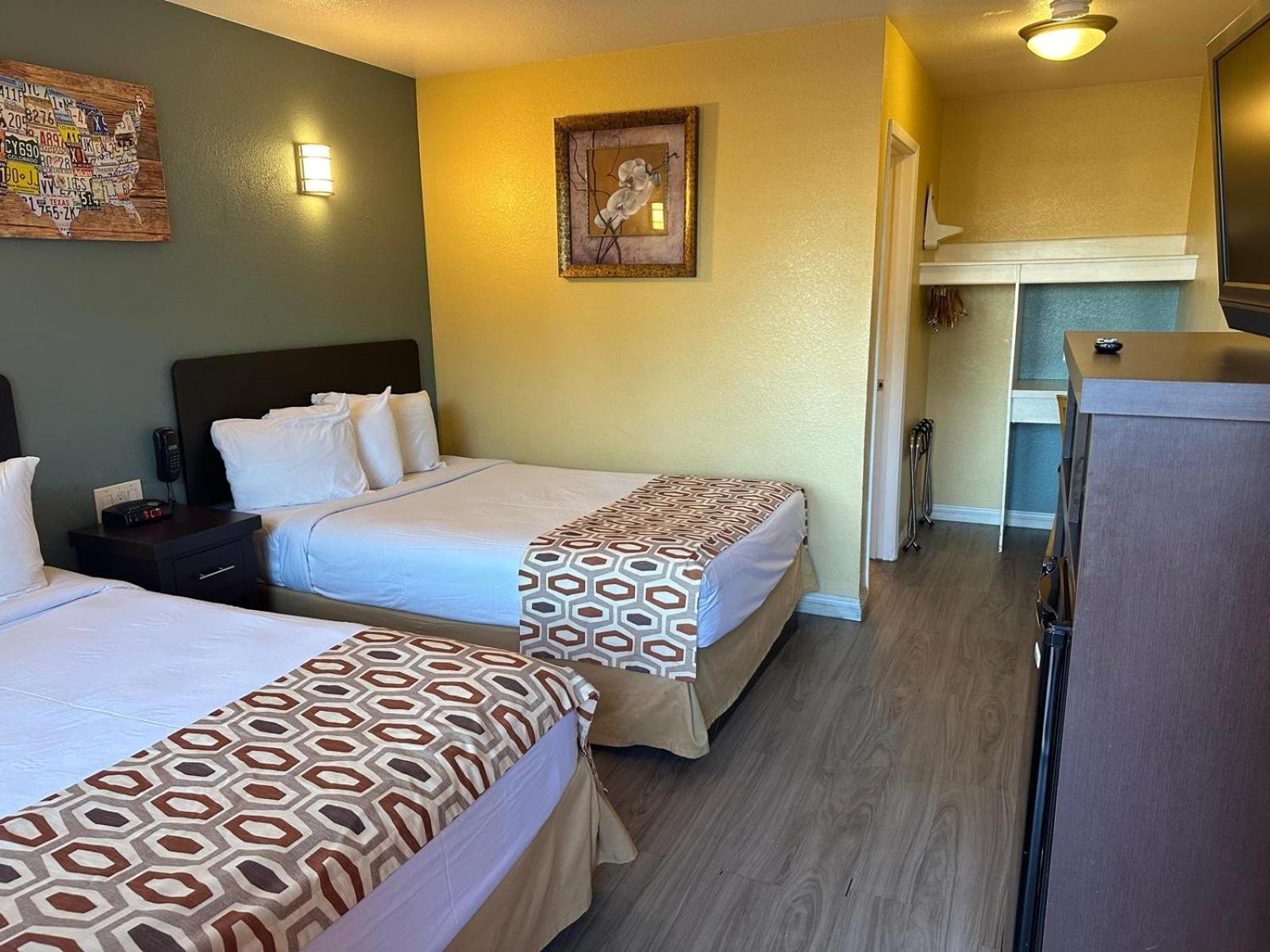 2 Full Beds Non-Smoking photo 1