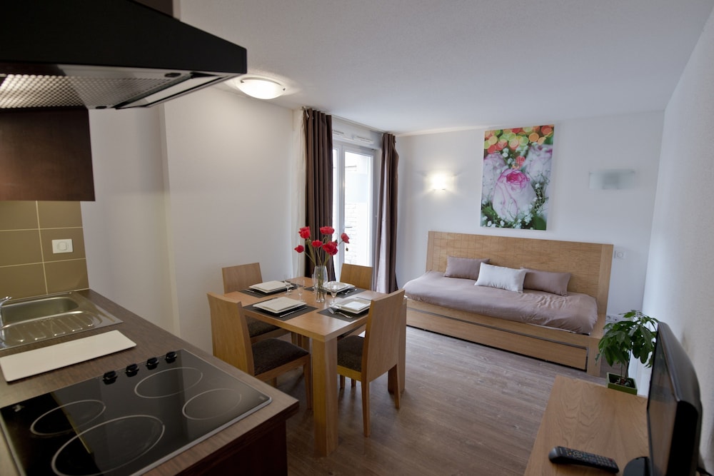 Family Studio, Balcony