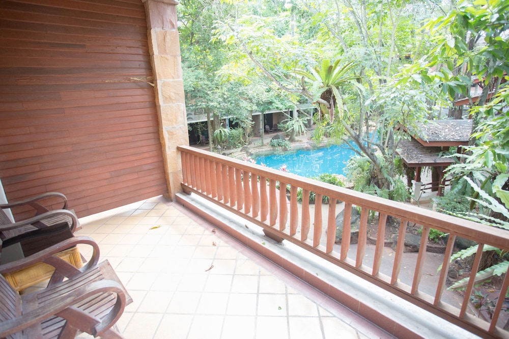 Room, 1 King Bed, Pool View photo 2