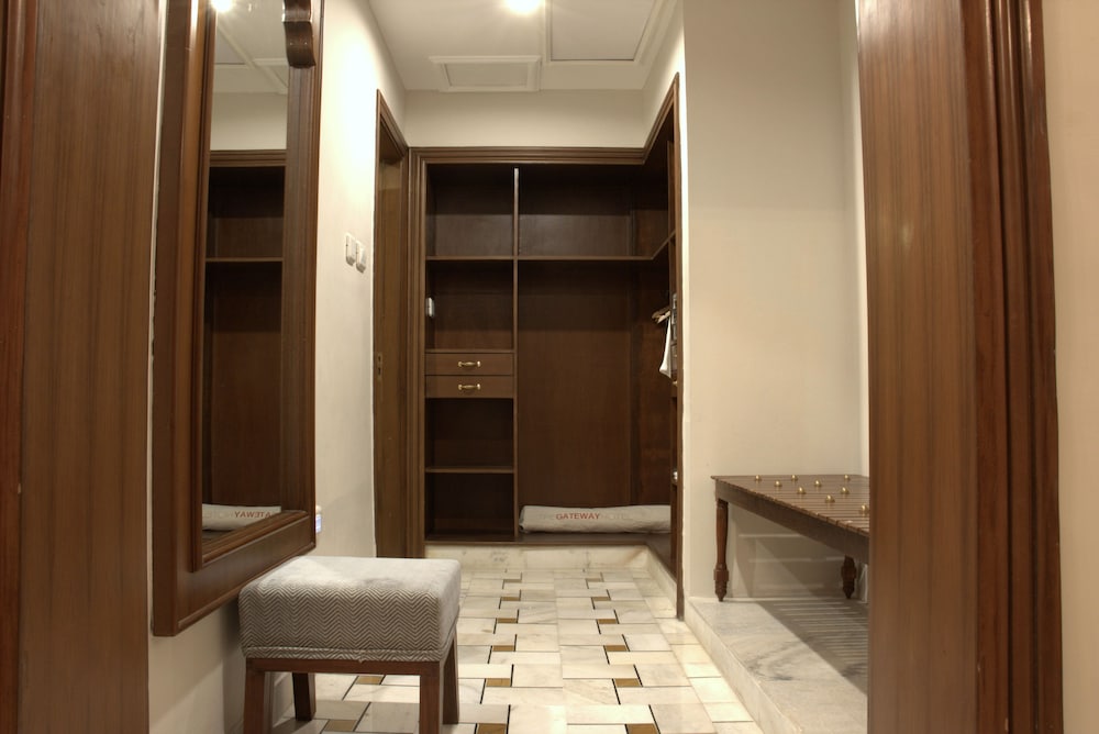 Executive Suite, 1 Double Bed (with Sitout) photo 3