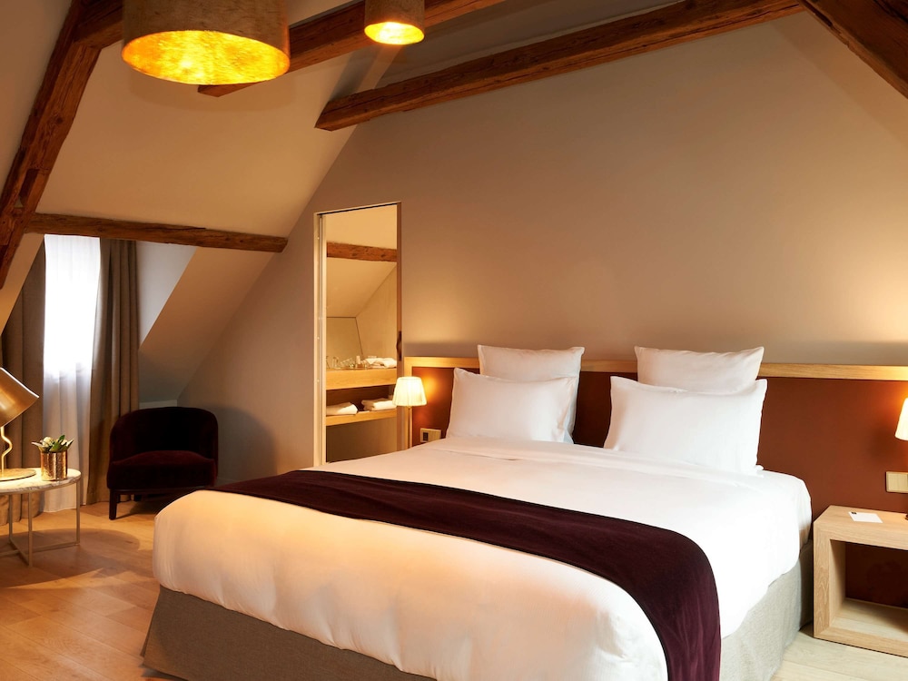 Deluxe Room, 1 King Bed photo 3