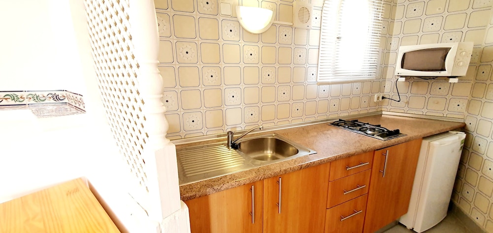 Classic Apartment, 1 Bedroom, Kitchen, Poolside photo 3