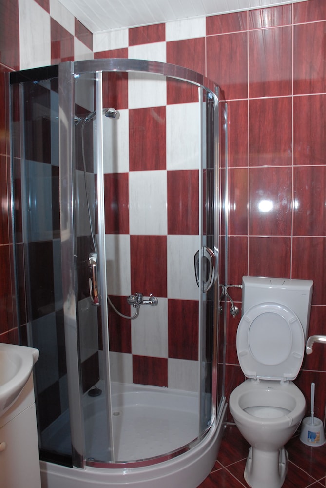 Basic Quadruple Room, City View photo 2
