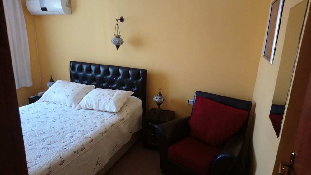 Single Room photo 3