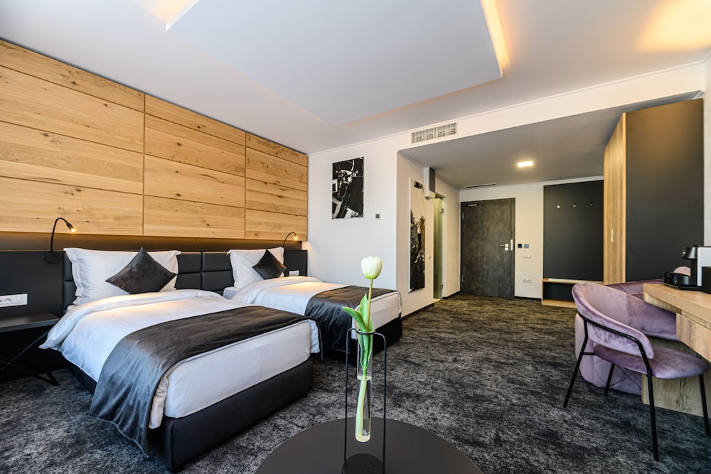 Special Equiped Executive Suite - Photo 7