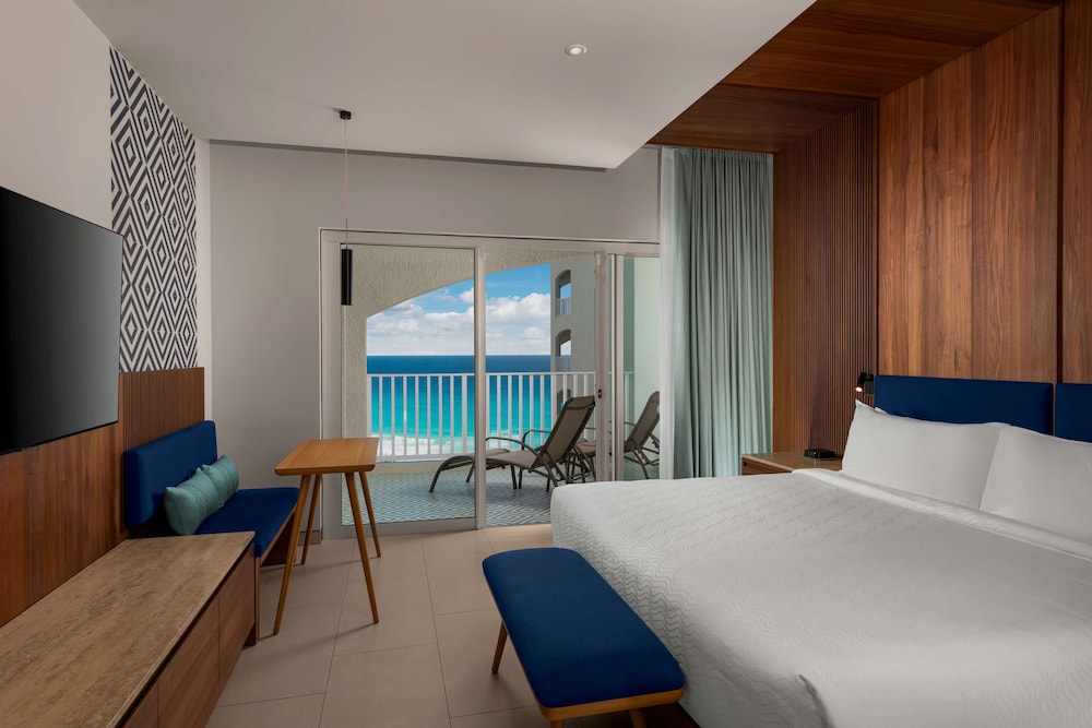 Deluxe Room, 1 King Bed, Balcony, Ocean View - Photo 1