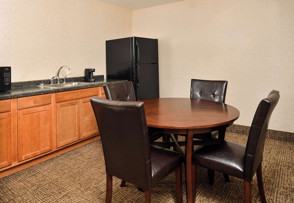 Suite 1 King Bedroom, 2 Twin bedroom and Kitchenette (Non Smoking) photo 2