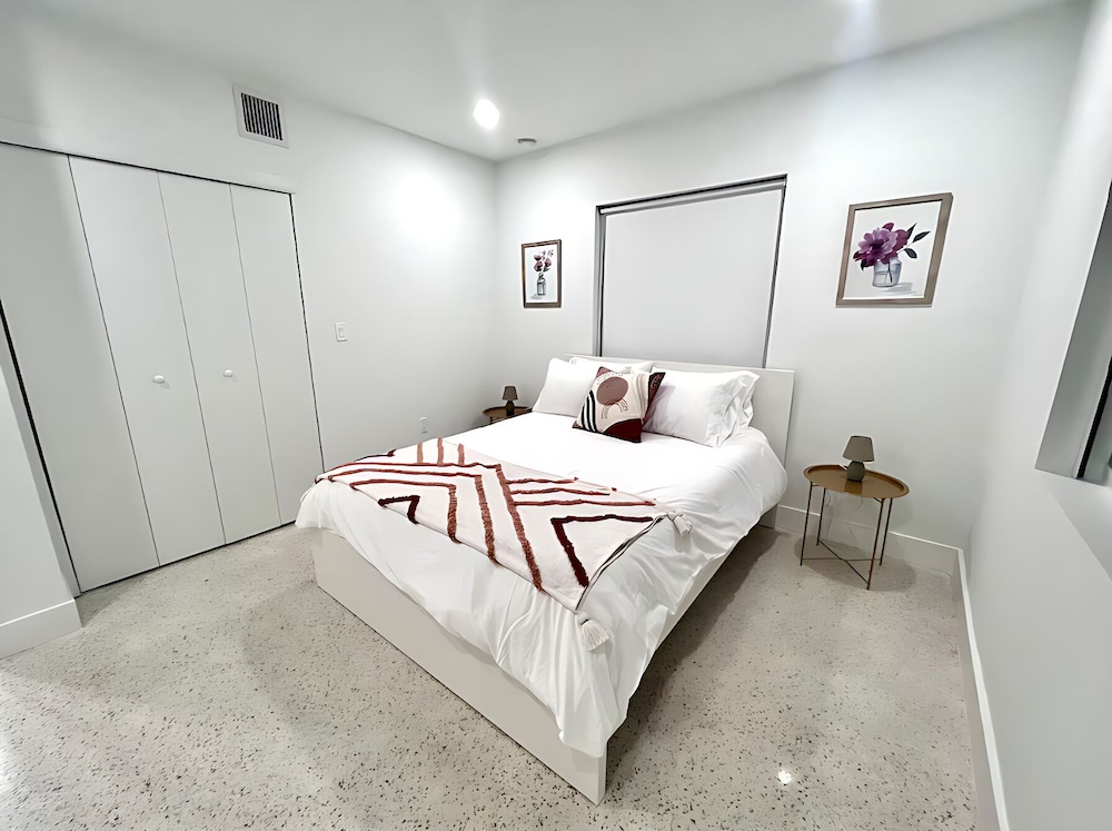 WOW! Casita Groovy! W/Parking in Coconut Grove photo 1