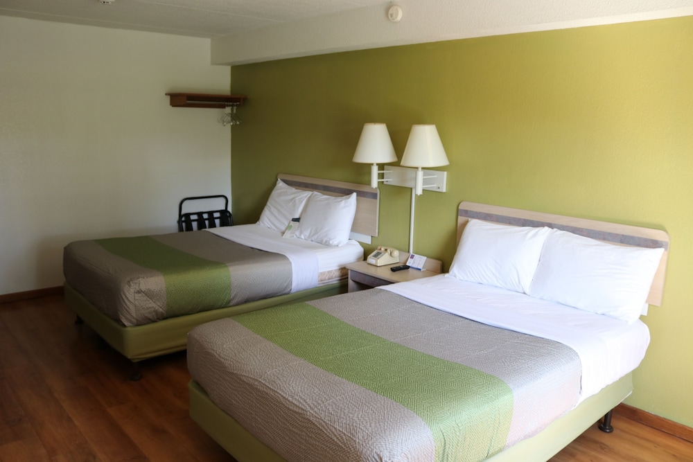 Deluxe Room, 2 Double Beds, Non Smoking, Refrigerator photo 3