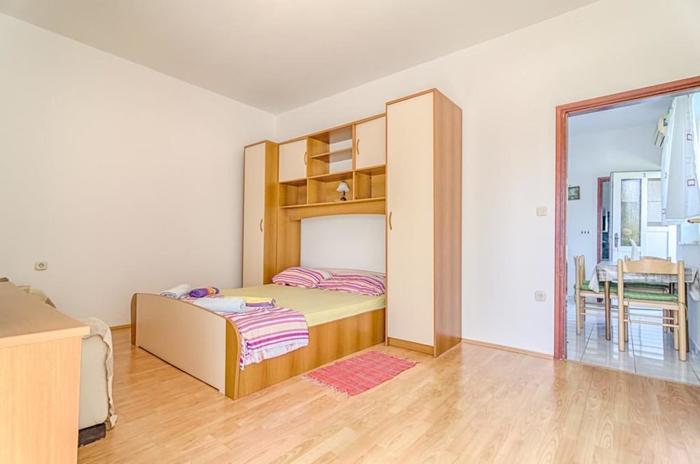 Apartment (A2)