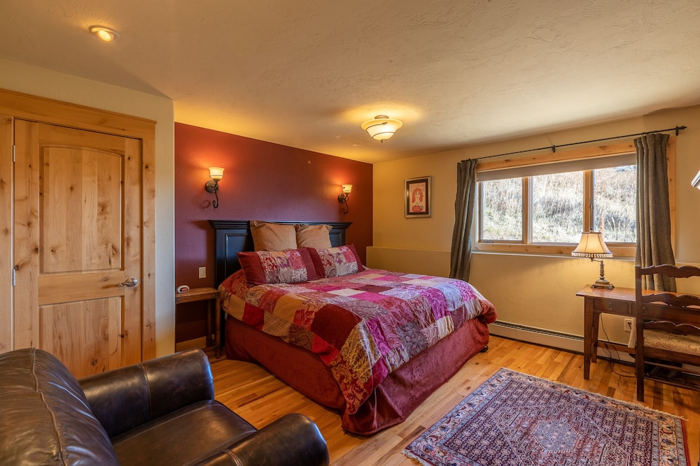 Premium Room (Not Pet Friendly and No Elevator) photo 1