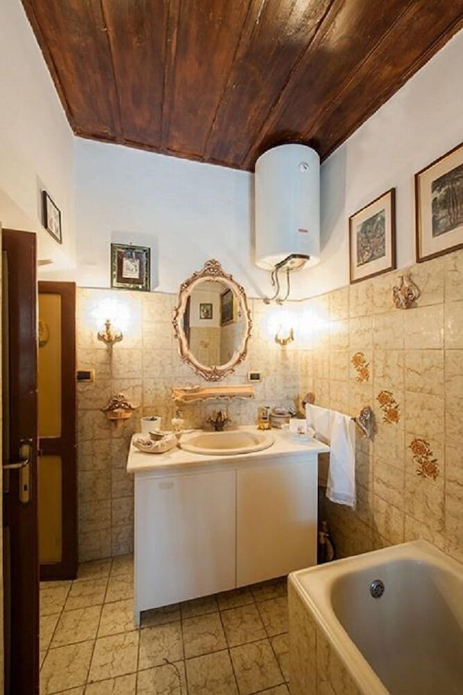 Double Room (Private External Bathroom) photo 2