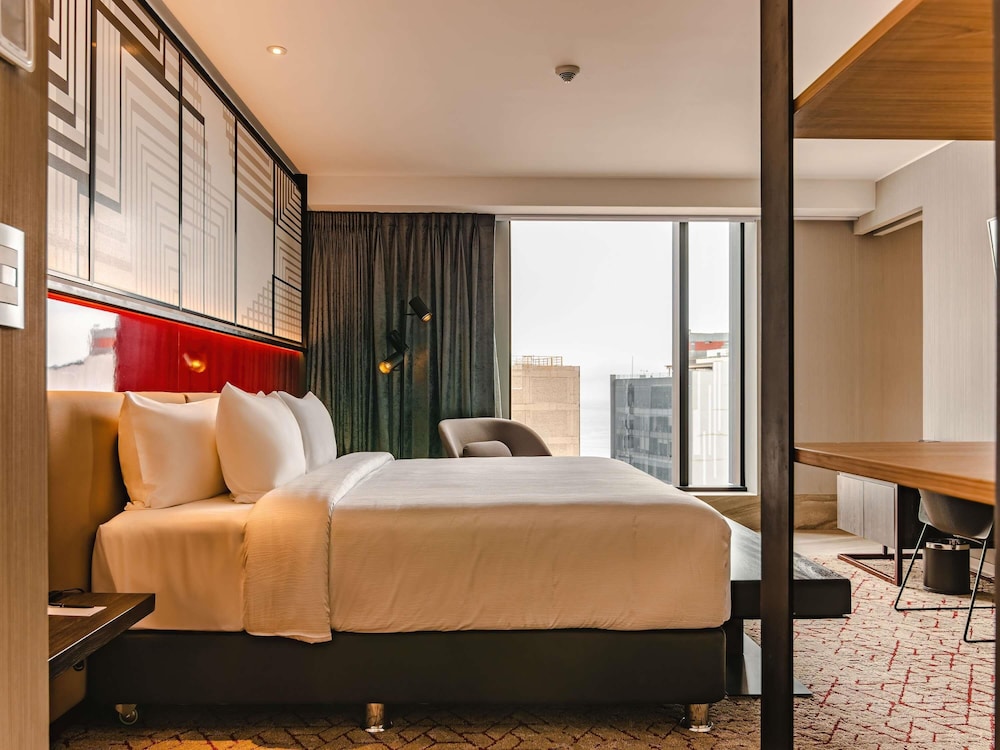 Executive Suite, 1 King Bed, Club Lounge Access - Photo 4