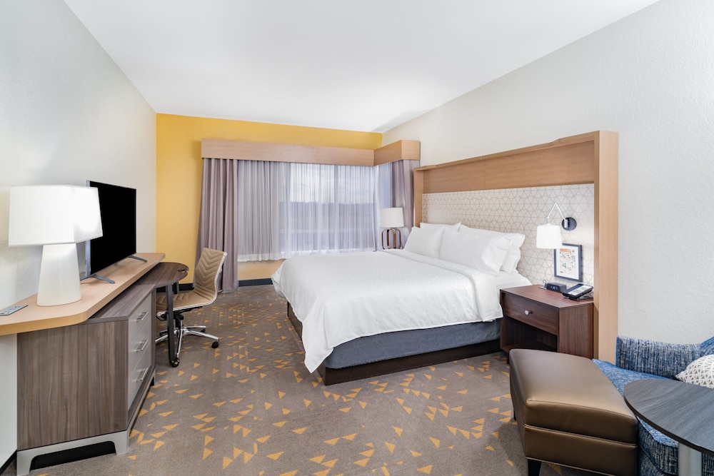 Standard Room, 1 King Bed (Walk-In Shower) - Photo 9