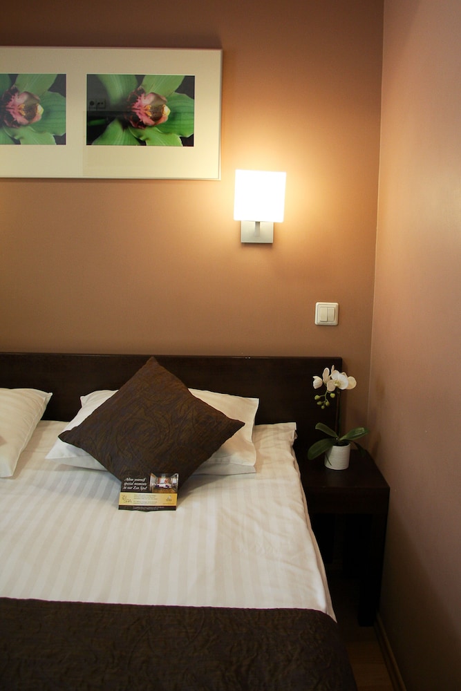 Double or Twin Room (Single Use) - Photo 3
