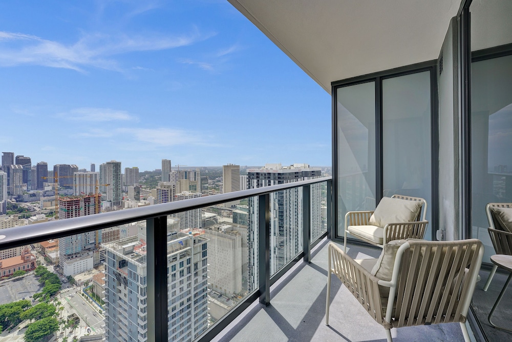 Luxury Studio, City View photo 3