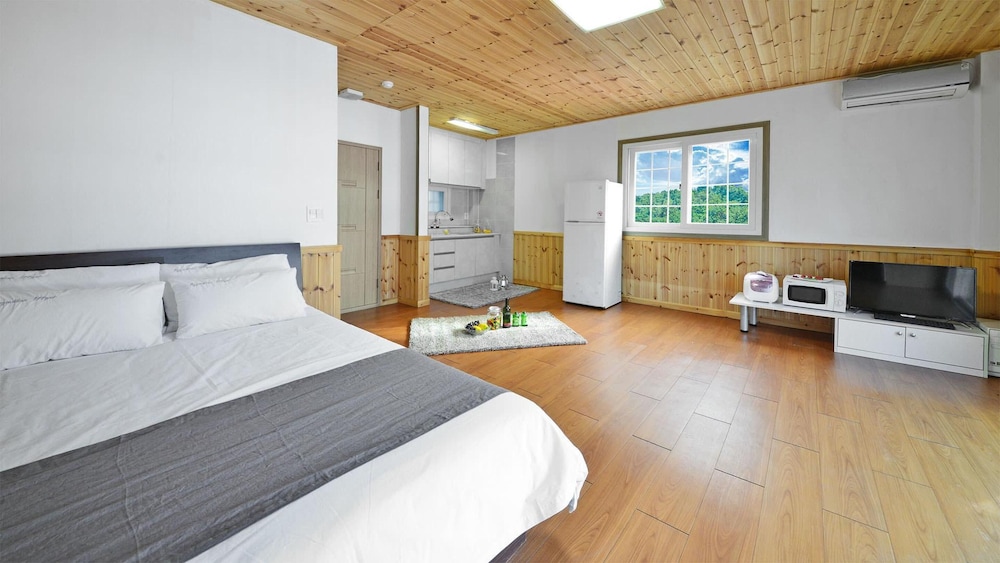 Basic Room, 1 Bedroom (Orange ( F2 )) - Photo 2