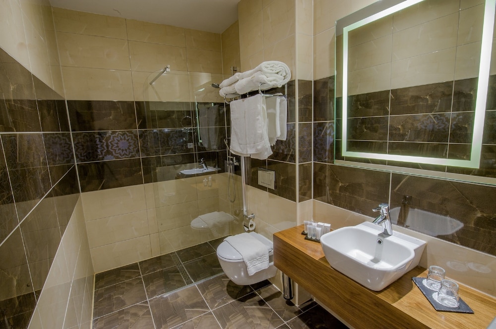Luxury Penthouse, 1 King Bed thumbnail 5