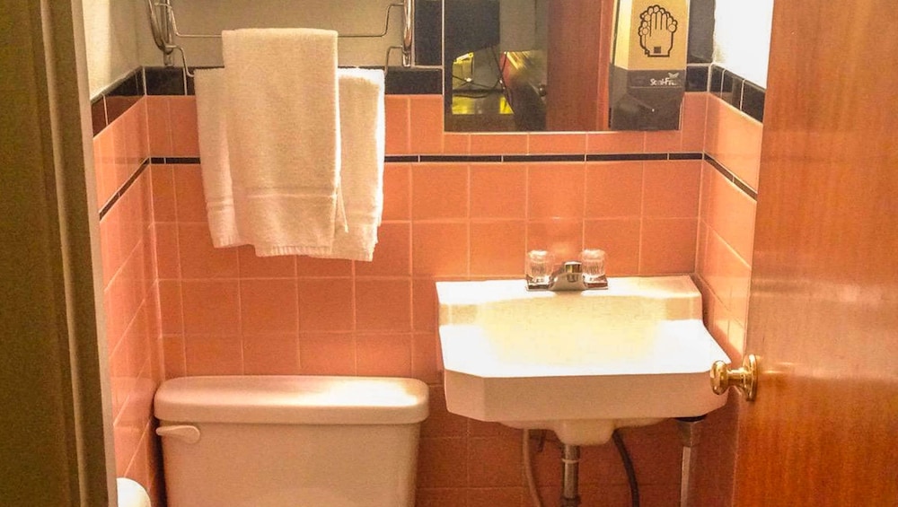 Room, 2 Double Beds, Non Smoking, Private Bathroom photo 3