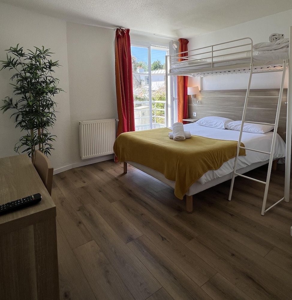 Triple Room - Courtyard View photo 2