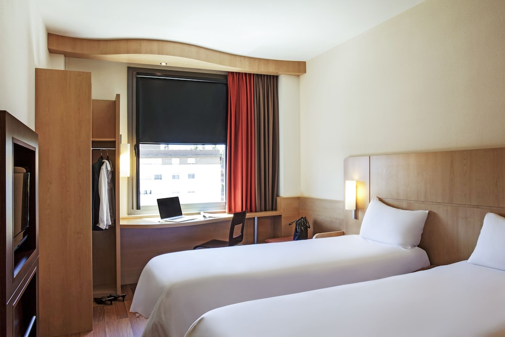 Standard Room, 2 Twin Beds - Photo 6