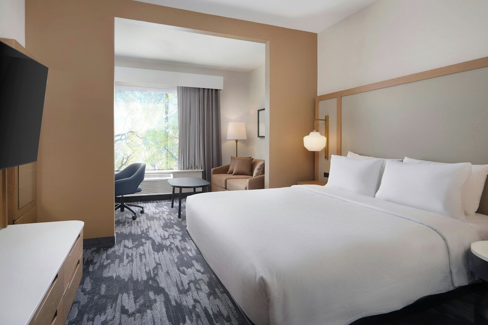 Executive Room, 1 King Bed with Sofa bed photo 1