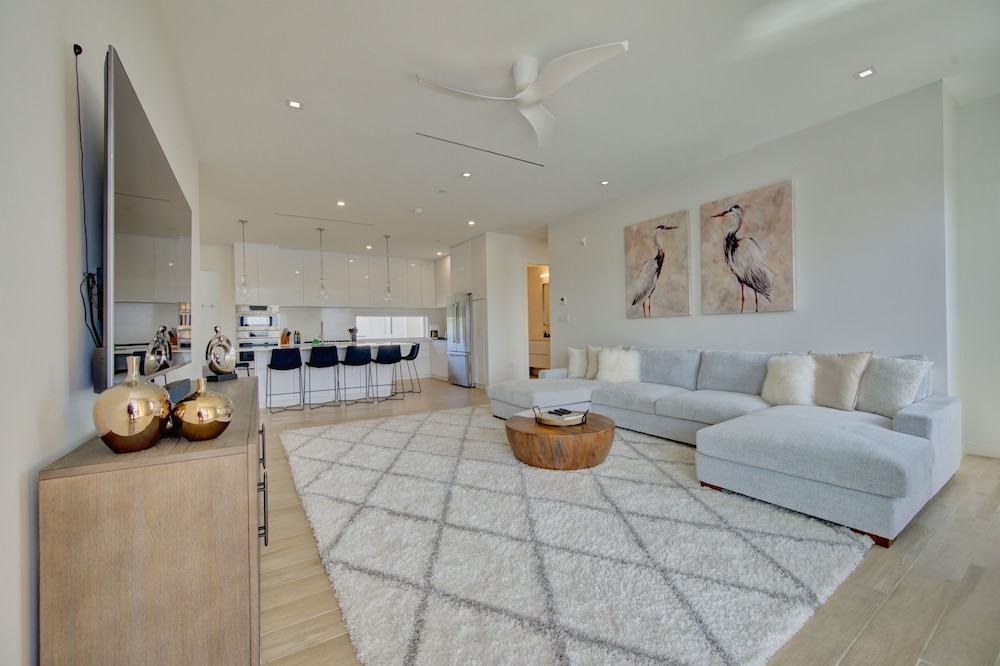 Family Penthouse, 3 Bedrooms, Canal View