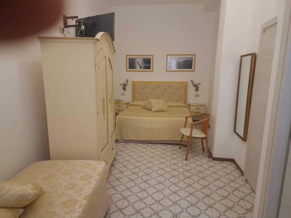 Basic Triple Room No View