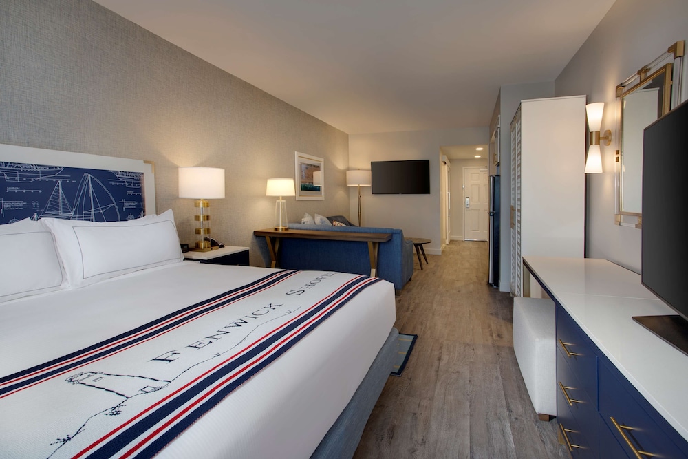 Coastal King JR Suite with Kitchen Hearing Accessible - Photo 8
