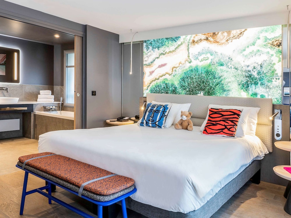 Executive Suite, 1 King Bed with Sofa bed, Non Smoking, Sea View - Photo 1