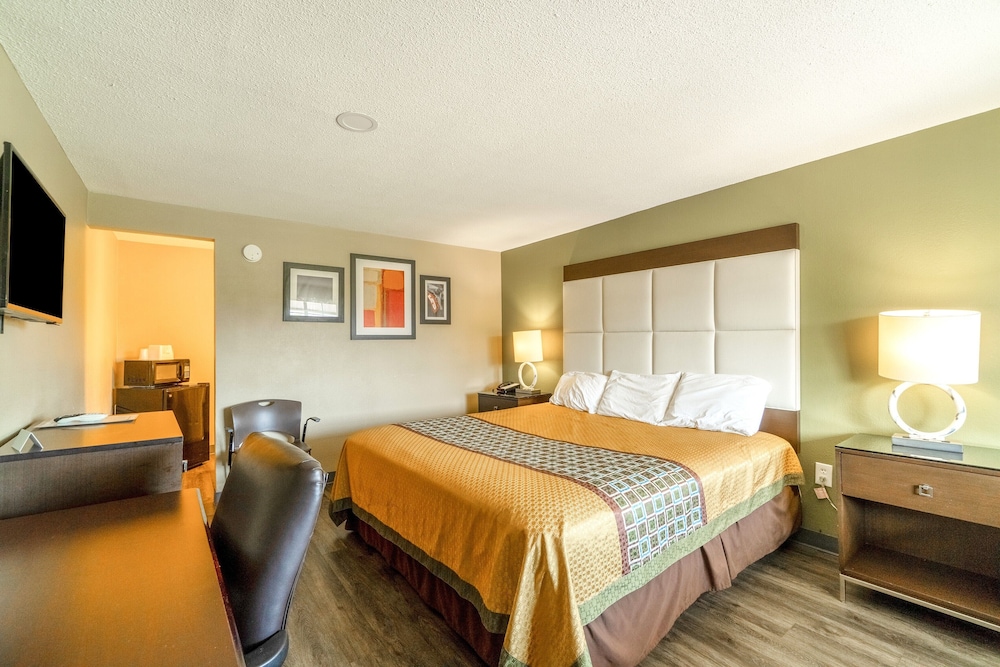 Room, 1 King Bed, Non Smoking photo 3