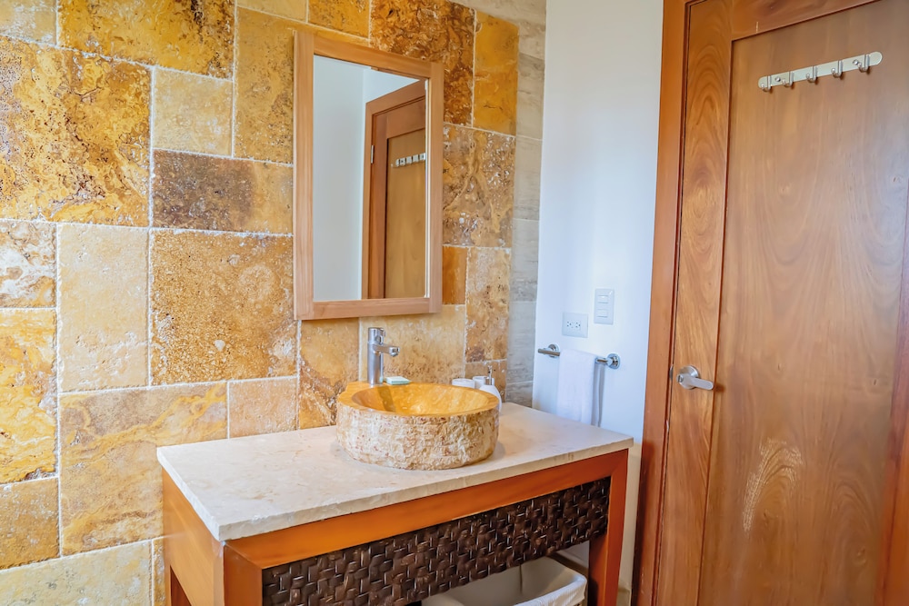 Exclusive Apartment, 3 Bedrooms, Terrace - Photo 5