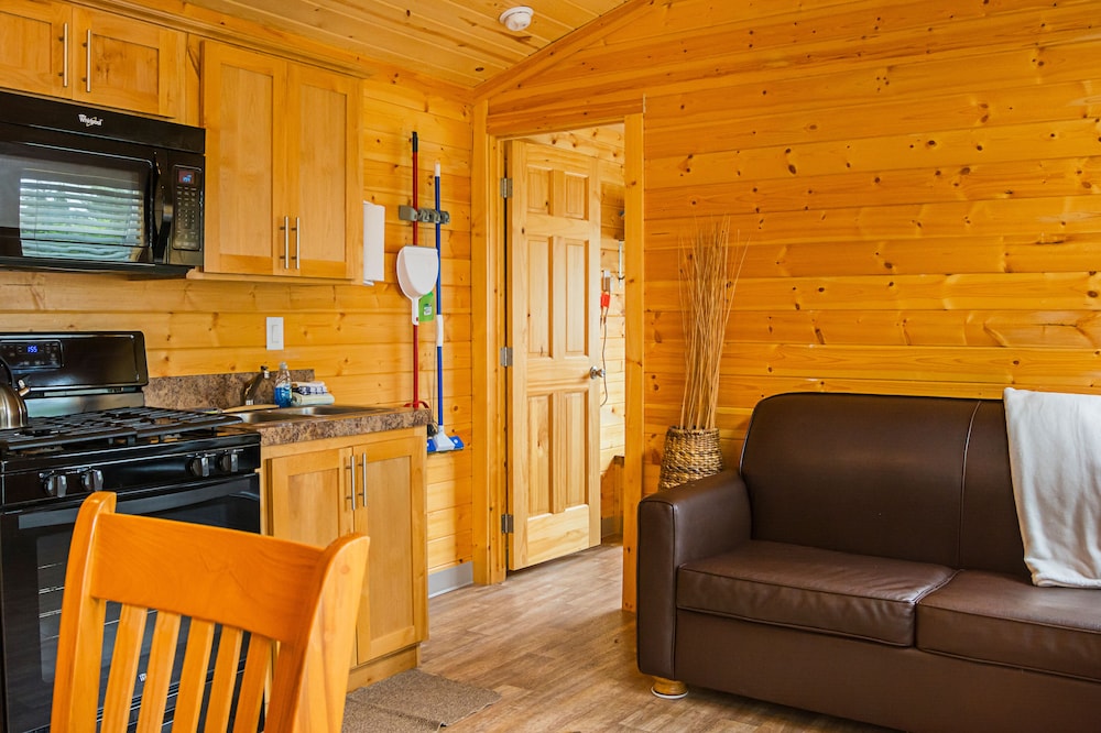 Cottage, 1 Bedroom (No Pets, Linens Incld) photo 3